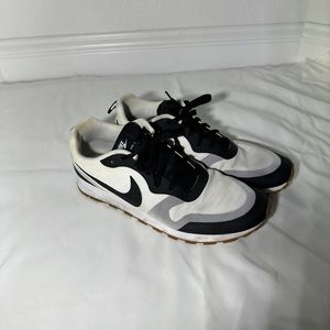 Nike MD Runner 2 - white and black